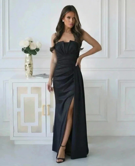 Czarna Sukienka Wieczorowa Maxi z Rozcięciem i Geometrycznym Dekoltem na Wesele