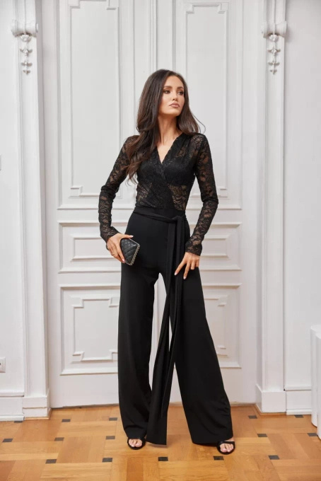 Damski kombinezon z szerokimi nogawkami i kopertowym dekoltem czarny