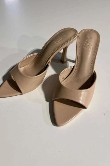 Klapki Camila na obcasie eko skóra  beżowe