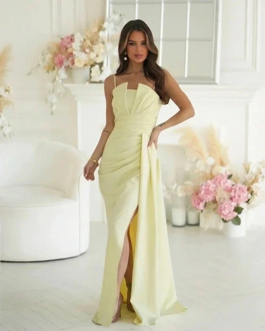Żółta Sukienka Maxi Wieczorowa z Geometrycznym Dekoltem V i Rozcięciem - Wesele Studniówka