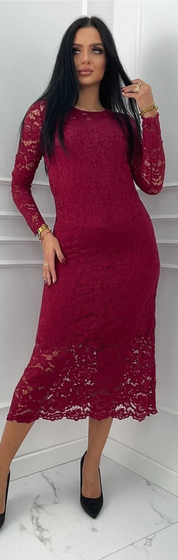 Bordowa sukienka z koronki, krój midi elegancja na przyjęcia bankiety