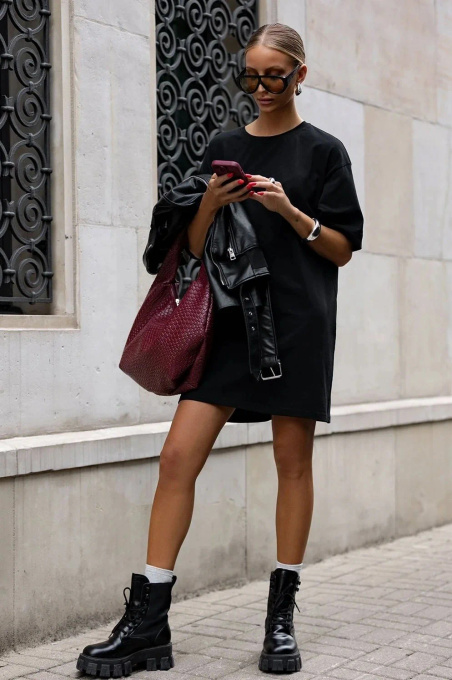 Czarna t-shirtowa sukienka oversize SELLA
