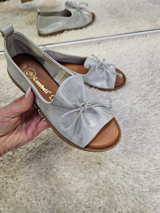 Srebrne sandały  damskie na płaskim obcasie ze skóry naturalnej