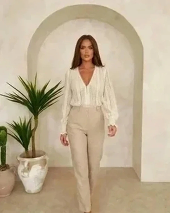 Bluzka Damska Ażurowa Beżowa Saint Luxury z Dekoltem V i Bufiastymi Rękawami