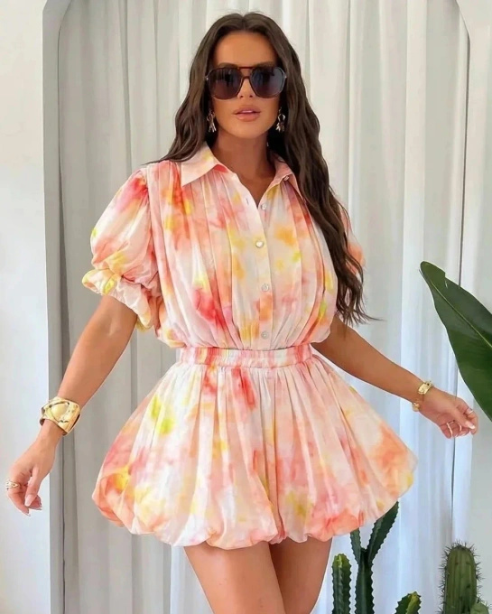 Komplet damski letni koszula z bufiastym rękawem i szorty pastelowy wzór
