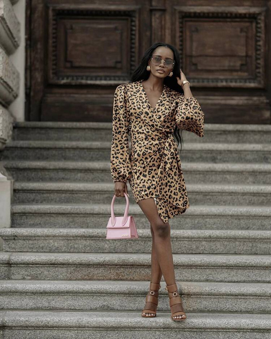 Sukienka Anisa satynowa -panterka