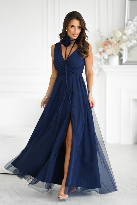 Tiulowa granatowa sukienka wieczorowa maxi  na ramiączkach  z dekoltem V